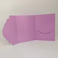 Élégante invitation de mariage à trois volets lavande avec bord festonné décoratif - Violet Holographique