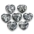 Set mit sieben 20 mm herzförmigen schwarz-weißen Naturstein-Ornamenten für DIY - 20mm (1 Stück/Packung) / Schwarz-Weißer Stein