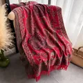 Luxuriöser roter Schal mit Ethno-Paisley-Muster und Fransen, weiche Kaschmir-Haptik - 200x68cm / Paisley-Weinrot