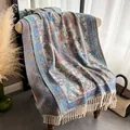 Dicke Pashmina-Stola im Vintage-Boho-Paisley-Muster mit Fransenquasten für Damen - 200x68cm / Paisley-Hellblau