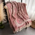 Eleganter Retro-Schal im Ethno-Stil mit Paisleymuster und Fransen in Rosa- und Rottönen - 200x68cm / Paisley-Jacquard Rosa