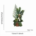 Mini sapin de Noël de table avec nœud en velours vert et base en bois naturel, haut de 25cm - Murmure de la Forêt - Petit Sapin Vert Foncé de Luxe