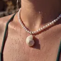 Zoetwaterparelketting met een natuurlijke schelp hanger voor dames. - Schelp & Parel Schelp Hanger / 38+5cm