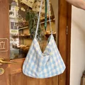 Große blau-weiß karierte Canvas-Hobo-Tasche, stilvolle Schultertasche für Damen - Karo Blau