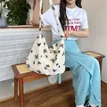 Modische große Canvas-Hobo-Tasche in Off-White mit schwarzen Schmetterlingsprints für Damen - Beige Kleiner Schmetterling