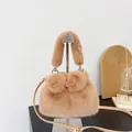 Elegante Handtasche aus Kamel-Nerzimitat mit flauschiger Schleife - Hellbeige