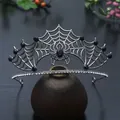 Aufwendiges silbernes Spinnennetz-Diadem mit schwarzen Edelsteinen für Halloween-Events - Schwarz