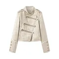 Détail d'une veste en jacquard vintage avec col montant et boutons décoratifs - S / Hauts / Blanc Cassé