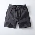Klassische anthrazitfarbene Baumwollshorts für Herren mit Kordelzug und Taschen. - Dunkelgrau