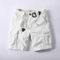 Klassische weiße Cargo-Shorts für Herren mit Webgürtel und Knopfleiste - Weiß