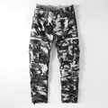 Pantalones cargo vintage para hombre con estampado de camuflaje en blanco y negro y bolsillos - 30 / Bottoms / Camuflaje Gris