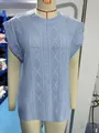 Débardeur en tricot bleu clair à col rond avec motif jacquard losange sur mannequin - S / Hauts / Bleu clair