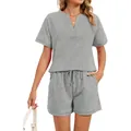 Conjunto casual de dos piezas gris con camiseta de cuello en V y pantalones cortos con cordón - Gris