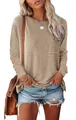 Detail van dames vrijetijds T-shirt met lange mouwen en borstzak in khaki kleurige stof. - S / Tops / Khaki