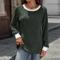 Elegante maglione a coste a maniche lunghe verde scuro con scollo rotondo a contrasto bianco - Taglia S / Top / Verde
