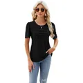 Elegante camiseta negra de manga corta para mujer con detalle decorativo de pliegues - S / Top (3116) / Negro