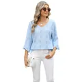 Elegante lichtblauwe dames T-shirt met V-hals, ruitvormig hol jacquard en trompetmouwen - S / Tops / Lichtblauw