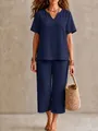 Vista dettagliata del completo casual blu navy con maglia a scollo a V e pantaloni larghi - Taglia S / Parte Superiore e Parte Inferiore / Blu navy