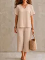 Set beige con top a maniche corte scollo a V e pantaloni larghi con borsa in paglia - Taglia S / Parte Superiore e Parte Inferiore / Kaki