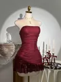 Elegantes burgunderrotes Pailletten-Minikleid mit schulterfreiem Design und Rüschensaum - S / Oberteil Und Unterteil / Burgunderrot
