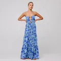 Dettaglio dell'abito lungo bohémien con stampa floreale blu e design con laccio. - Taglia S / Sopra e Sotto / Blu
