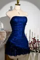 Königsblaues Pailletten-Trägerloses Minikleid mit Rüschen auf einer Schaufensterpuppe - S / Oberteil Und Unterteil / Blau