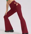 Dettaglio di pantaloni a zampa a coste bordeaux a vita alta con ritaglio sul fianco - XS / Pantaloni e gonne / Borgogna
