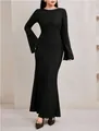 Élégante robe en tricot jacquard noir avec manches évasées et ourlet sirène ajusté. - S / Haut et Bas / Noir