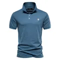 Klassisches blaues Baumwoll-Kurzarm-Poloshirt für Herren mit detaillierter Bruststickerei - S / Oberteile / Denim-Blau