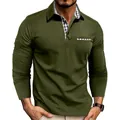 Primer plano de un polo de hombre verde militar de manga larga con cuello y bolsillo de cuadros - S / Tops / Verde Militar