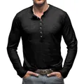 Vue détaillée d'un t-shirt Henley noir pour homme en coton flammé à manches longues. - S / Hauts / Noir