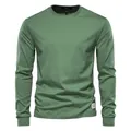 Camiseta de manga larga para hombre en algodón verde salvia con cuello redondo y puños - Verde