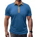Nahaufnahme eines blauen Herren-Poloshirts in Slim Fit mit khakifarbenem Kontrastkragen. - Blau