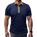 Detailansicht eines schmal geschnittenen Herren-Poloshirts in Marineblau und Khaki-Design. - Saphirblau