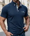 Polo da uomo blu navy a maniche corte con colletto e taschino rifiniti in quadretti. - Blu zaffiro