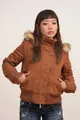 Detailansicht der braunen American Retro-Jacke mit Kunstfellkapuze und Knopfverschluss - S / Oberteile / Braun