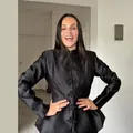 Élégante veste en satin noir de style chinois avec col montant et boutons traditionnels - S / Hauts / Noir