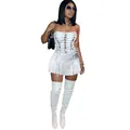 Sexy weißes ärmelloses Minikleid mit Schnürung, Ösendetail und einem Faltenrock-Design - S / Oberteil (Tube-Top-Stil) / Weiß