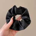 Coletero elegante de satén negro de tamaño grande con una lujosa textura sedosa - 12cm / Negro