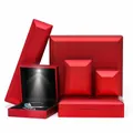 Luxuriöse rote matte LED-Schmuckschatulle für Ringe und Ketten mit Fokus-Spotlight - Ringbox (6.5x6x5cm) / Rot