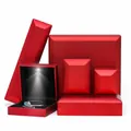 Écrin à bijoux LED rouge mat luxueux pour bagues et colliers avec spot focalisé - Boîte à Bague (6.5x6x5cm) / Rouge