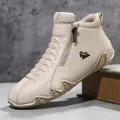 Beigefarbene, hohe Freizeit-Damenschuhe mit seitlichem Reißverschluss und weicher Gummisohle - 38 / Flache Halbschuhe (7003) / Sandfarben
