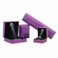 Matte violette LED-Schmuckschatullen-Kollektion für Ringe Halsketten und Armbänder - Ringbox / Ohrsteckerbox / Lila