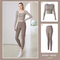 Conjunto de yoga transpirable de dos piezas en caqui y cacao con mangas largas y orificios - S / Top Y Pantalón / Caqui + Cocoa