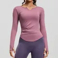Top da yoga rosa slim fit a maniche lunghe con scollo a V e pratiche asole per i pollici - 2XL / Top / Viola Bacca