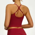 Camiseta de yoga roja para mujer con espalda cruzada, almohadillas fijas y gran elasticidad - S / Tops / Fruta