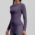 Maglia da yoga a maniche lunghe con scollo rotondo slim fit in viola scuro per lo sport - Taglia S / Top / Viola Melanzana