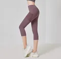 Leggings capri da yoga color malva a vita alta con tasche laterali in rete per fitness - Viola di Bacca
