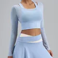 Lichtblauwe mesh yoga top met lange mouwen en een bijpassende sportrok set outfit - S / Tops / Licht Vorst Blauw