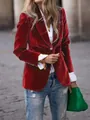 Λεπτομερής λήψη κομψού γυναικείου κόκκινου βελούδινου μπλέιζερ σε στενή γραμμή για φθινόπωρο - S / Tops / Κόκκινο